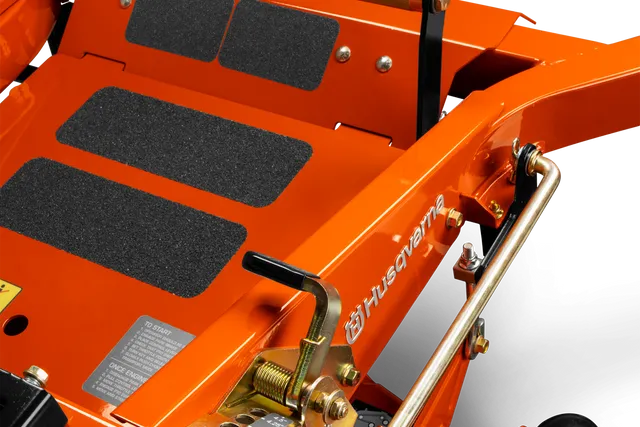 Elevación de la plataforma de corte asistida por pedal